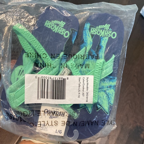 Toddler boy flip flops with back strap brand new in packaging size 9-10 - Picture 2 of 2